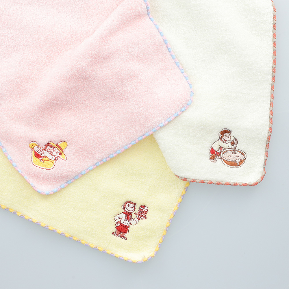 キュリアスジョージキッチン 刺繍入り今治ハンドタオル ハグ（ピンク